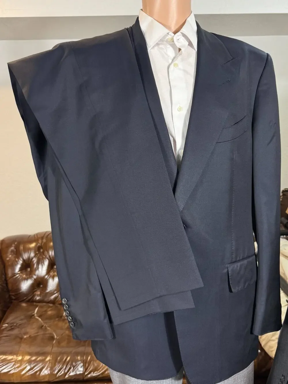 Tom Ford Navy Wool Mohair 2Pc Peak Lapel Suit Windsor 56 46R US 36x31 Trousers